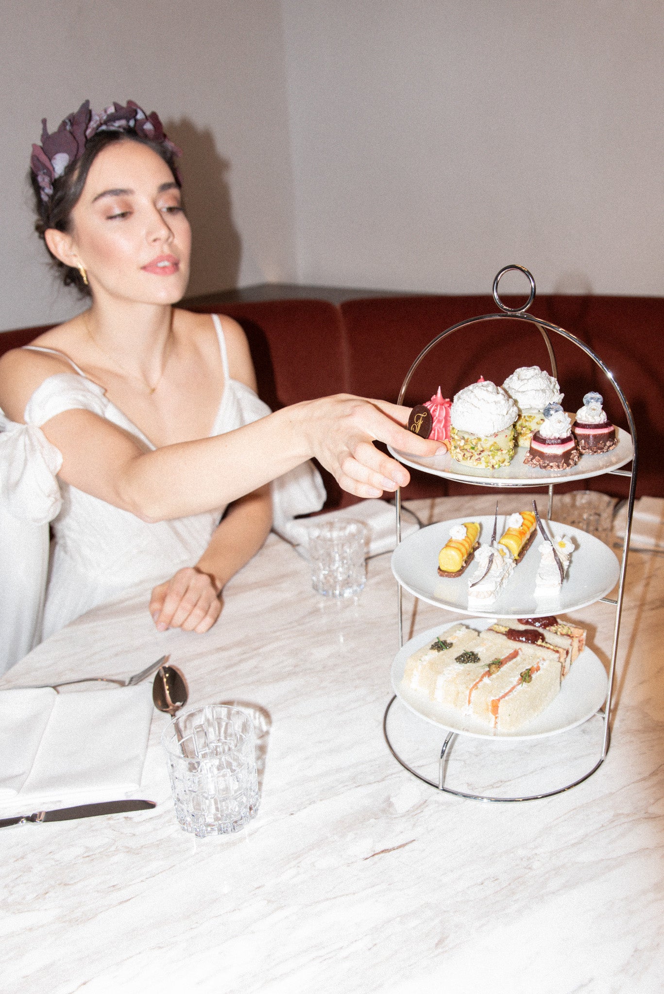 Květinová čelenka bordeaux